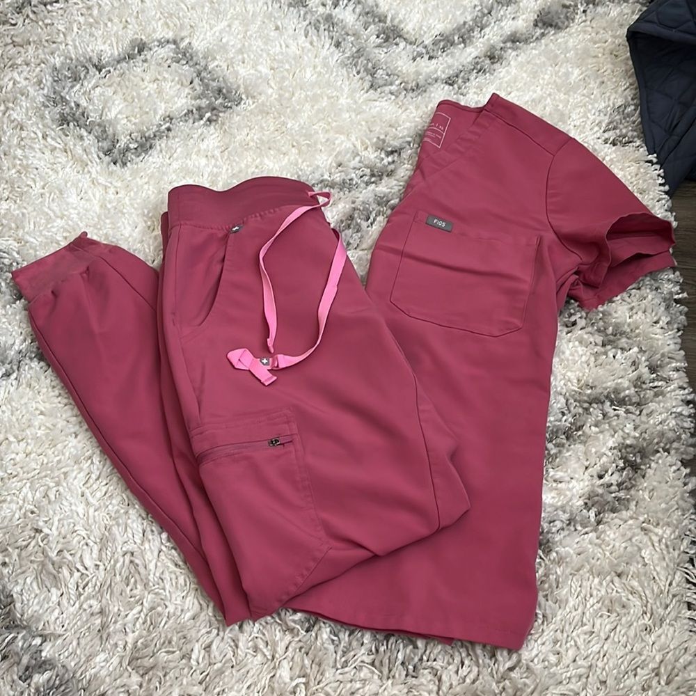 Figs Special Edition Breast Cancer Set XS
